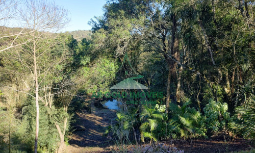 Chácara Completa com Lago, Riacho e Amplas Possibilidades de Expansão!