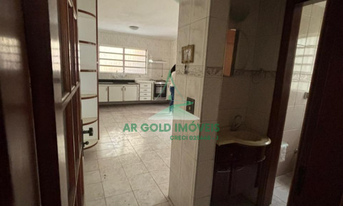 Sobrado à venda | 3 dormitórios | 4 vagas | Espaço gourmet | Documentação ok