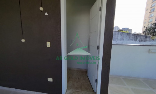 Casa moderna à venda ou locação no Ipiranga | 2 suítes | 2 vagas | 400m do Metrô Sacomã