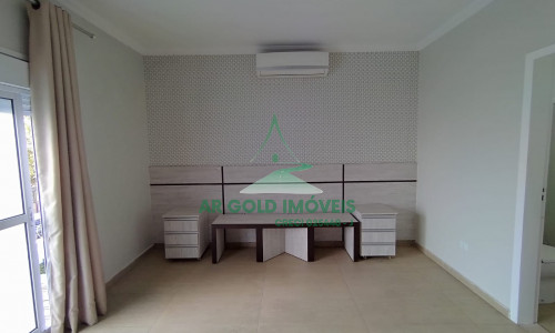 Casa moderna à venda ou locação no Ipiranga | 2 suítes | 2 vagas | 400m do Metrô Sacomã