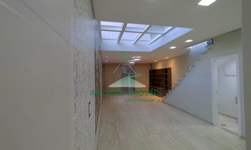 Casa moderna à venda ou locação no Ipiranga | 2 suítes | 2 vagas | 400m do Metrô Sacomã