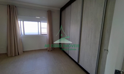 Casa moderna à venda ou locação no Ipiranga | 2 suítes | 2 vagas | 400m do Metrô Sacomã