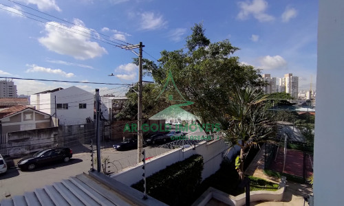 Casa moderna à venda ou locação no Ipiranga | 2 suítes | 2 vagas | 400m do Metrô Sacomã