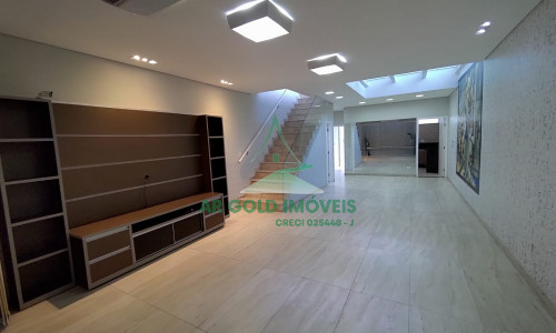 Casa moderna à venda ou locação no Ipiranga | 2 suítes | 2 vagas | 400m do Metrô Sacomã