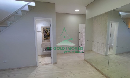 Casa moderna à venda ou locação no Ipiranga | 2 suítes | 2 vagas | 400m do Metrô Sacomã