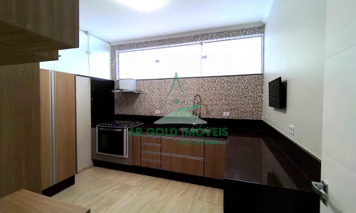 Casa moderna à venda ou locação no Ipiranga | 2 suítes | 2 vagas | 400m do Metrô Sacomã