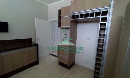 Casa moderna à venda ou locação no Ipiranga | 2 suítes | 2 vagas | 400m do Metrô Sacomã