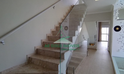 Casa moderna à venda ou locação no Ipiranga | 2 suítes | 2 vagas | 400m do Metrô Sacomã