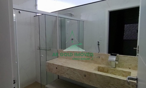 Casa moderna à venda ou locação no Ipiranga | 2 suítes | 2 vagas | 400m do Metrô Sacomã