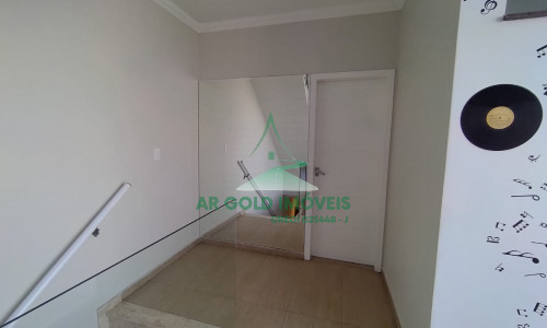 Casa moderna à venda ou locação no Ipiranga | 2 suítes | 2 vagas | 400m do Metrô Sacomã