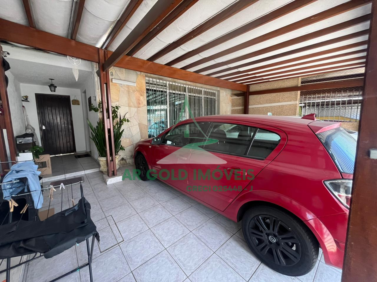 Sobrado à venda | 108m² | 2 dorm com armários | 2 vagas cobertas | Zona Norte