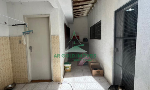 Sobrado à venda | 108m² | 2 dorm com armários | 2 vagas cobertas | Zona Norte