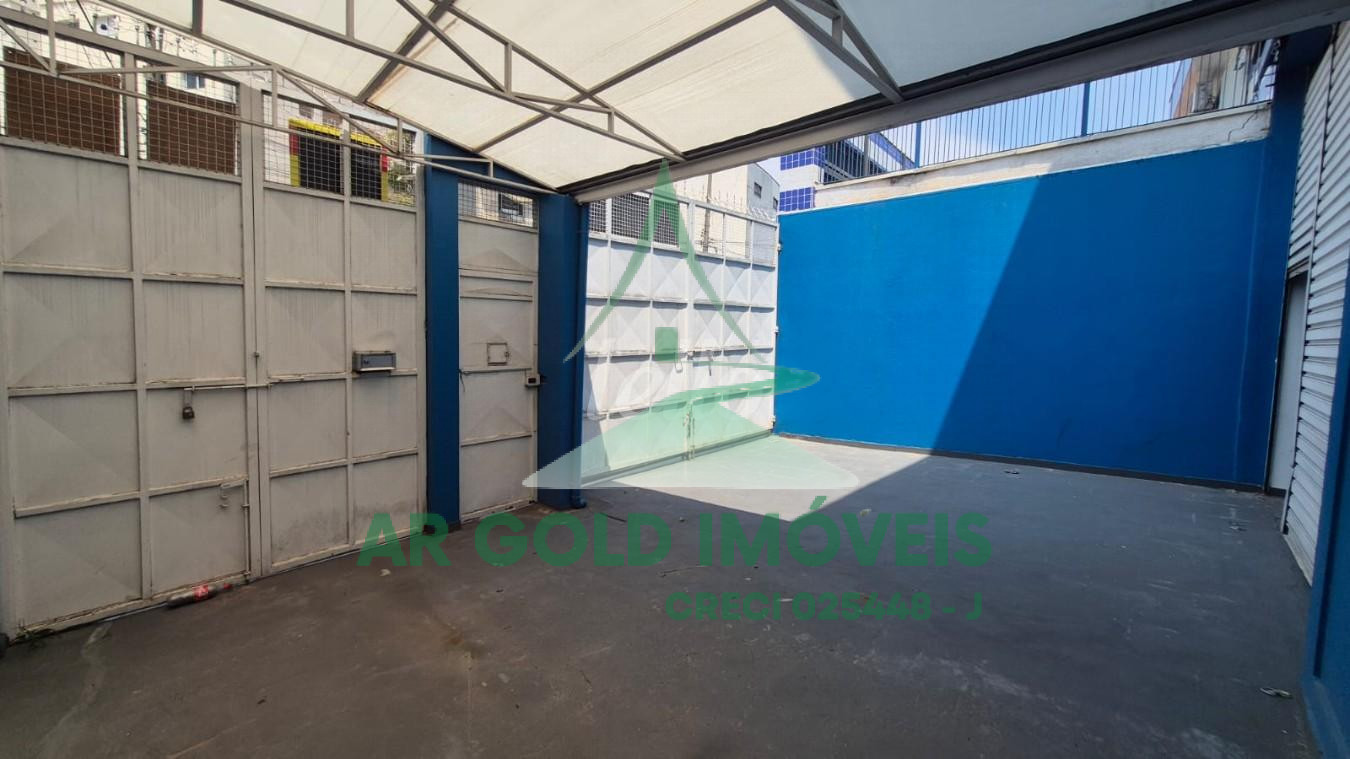 Galpão à venda na Vila Prudente | 460m² construídos | Trifásico | Acesso para caminhões