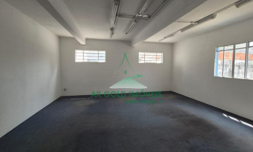 Galpão à venda na Vila Prudente | 460m² construídos | Trifásico | Acesso para caminhões