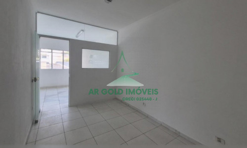 Galpão à venda na Vila Prudente | 460m² construídos | Trifásico | Acesso para caminhões