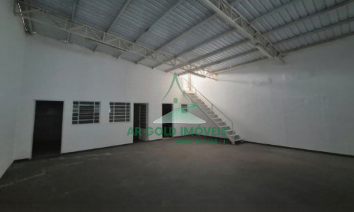 Galpão à venda na Vila Prudente | 460m² construídos | Trifásico | Acesso para caminhões