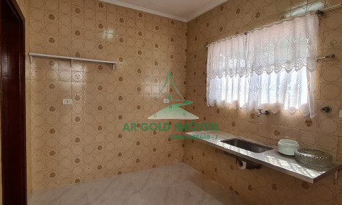 Casa à venda ou locação no Alto de Pinheiros | 231m² | 2 dormitórios | 2 vagas