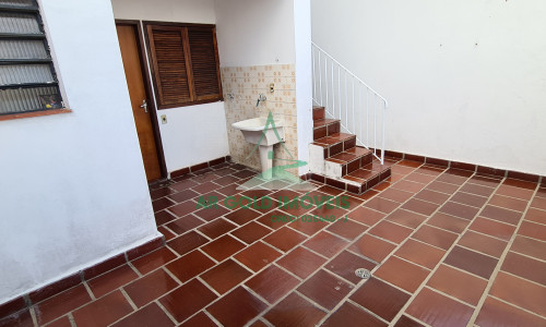 Casa à venda ou locação no Alto de Pinheiros | 231m² | 2 dormitórios | 2 vagas