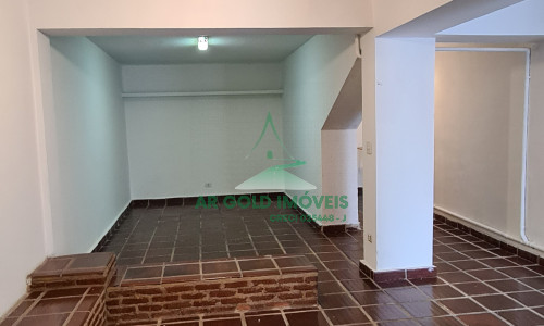 Casa à venda ou locação no Alto de Pinheiros | 231m² | 2 dormitórios | 2 vagas