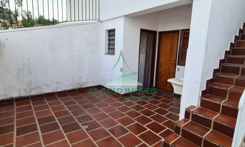 Casa à venda ou locação no Alto de Pinheiros | 231m² | 2 dormitórios | 2 vagas