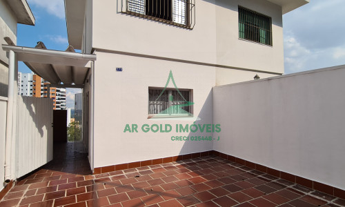 Casa à venda ou locação no Alto de Pinheiros | 231m² | 2 dormitórios | 2 vagas