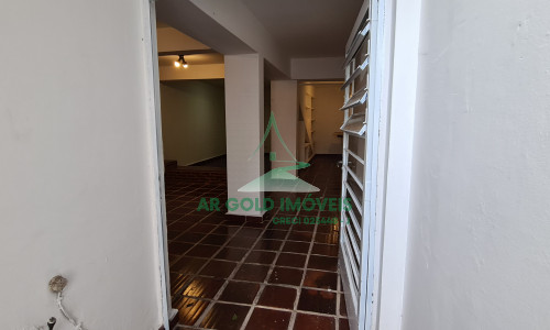 Casa à venda ou locação no Alto de Pinheiros | 231m² | 2 dormitórios | 2 vagas