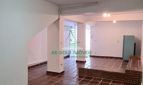 Casa à venda ou locação no Alto de Pinheiros | 231m² | 2 dormitórios | 2 vagas