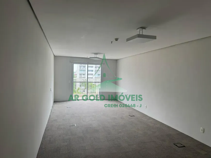 Sala comercial à venda ou locação na Vila Hamburguesa | 45m² | Varanda | Vaga