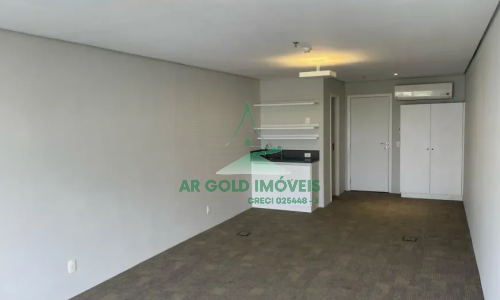 Sala comercial à venda ou locação na Vila Hamburguesa | 45m² | Varanda | Vaga
