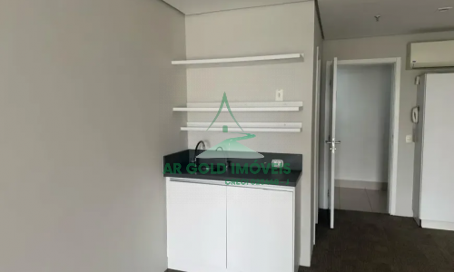 Sala comercial à venda ou locação na Vila Hamburguesa | 45m² | Varanda | Vaga