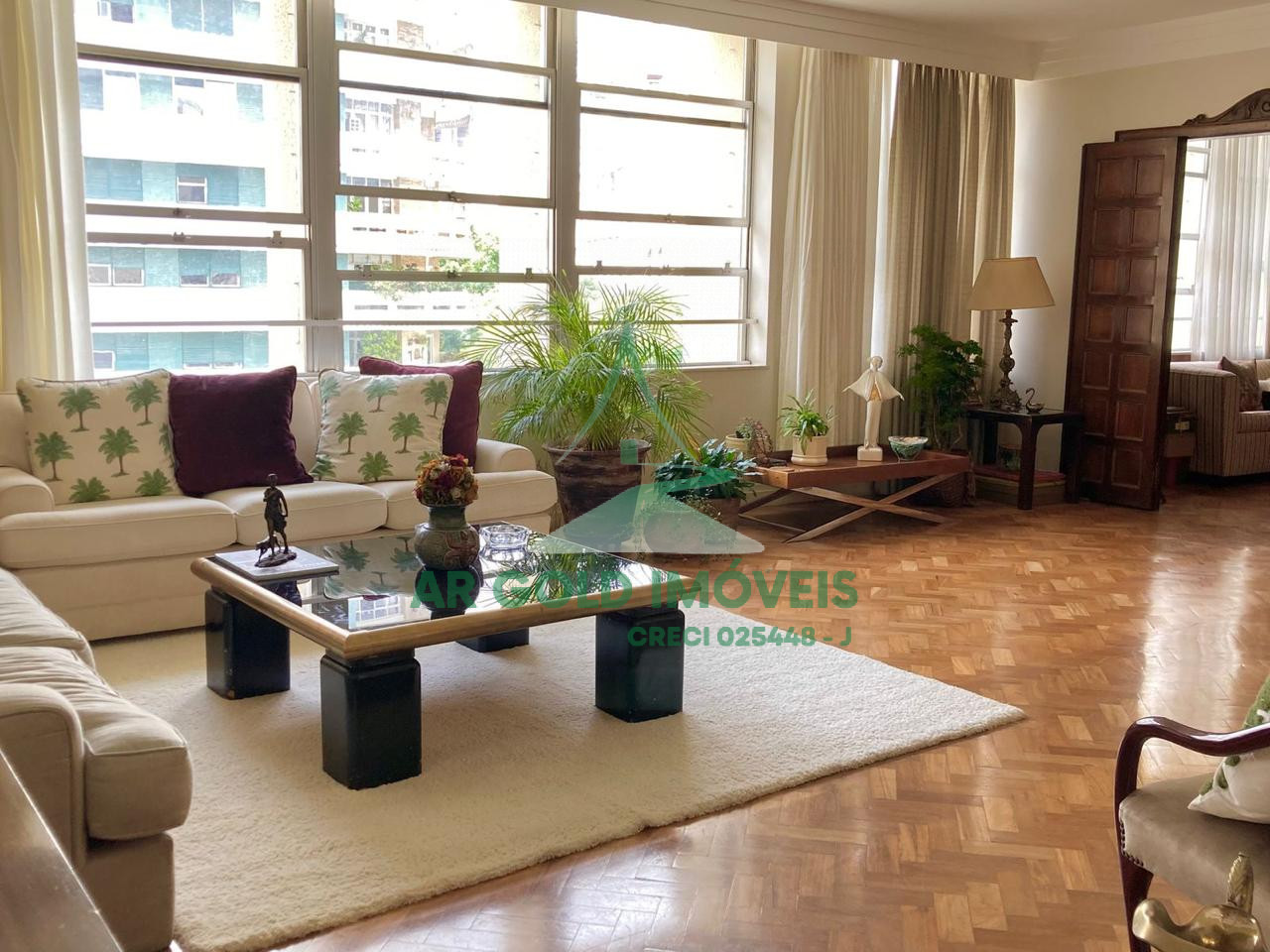 Apartamento à venda ou locação em Higienópolis | 275m² | 4 dormitórios (2 suítes) | 4 vagas