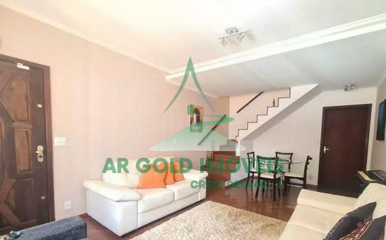 Sobrado à venda | 106m² | 2 suítes | 3 banheiros | 2 vagas | Rua Nanuque