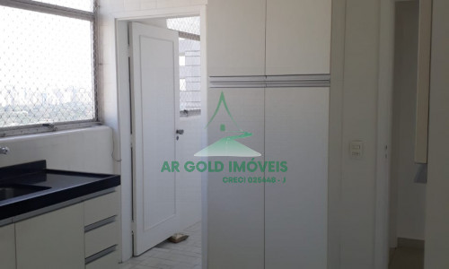 Apartamento à venda em Pinheiros | 160m² | Varanda | 3 banheiros + lavabo | 2 vagas