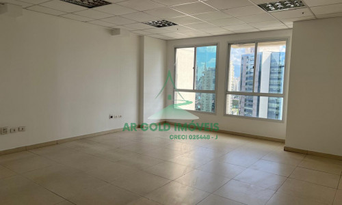 Sala comercial para locação em Pinheiros | 43m² | Andar alto | 1 vaga | Próx. Metrô