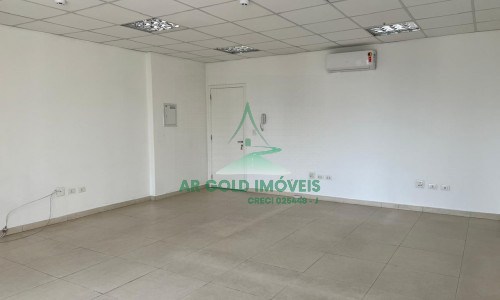 Sala comercial para locação em Pinheiros | 43m² | Andar alto | 1 vaga | Próx. Metrô