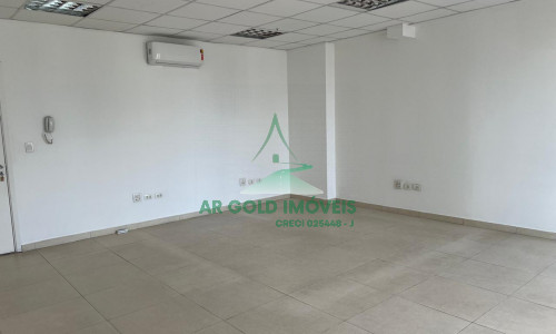 Sala comercial para locação em Pinheiros | 43m² | Andar alto | 1 vaga | Próx. Metrô
