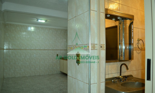 Imóvel com renda à venda | 3 casas no terreno | Jardim Ipanema | Excelente investimento