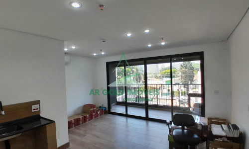 Sala comercial para locação no Butantã | 29,3m² | Varanda envidraçada | Rua Eng. Bianor