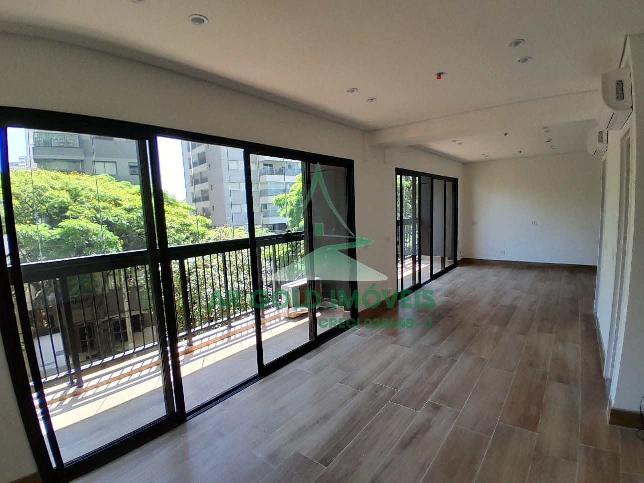Sala comercial dupla para locação no Butantã | 61m² | Varandas grandes | Rua Eng. Bianor