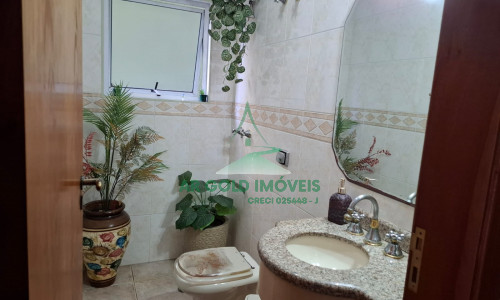 Sobrado à venda no Jardim Têxtil | 3 suítes | 6 vagas | 216m² | Churrasqueira | Energia solar