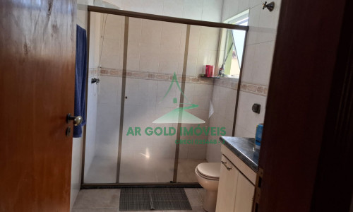 Sobrado à venda no Jardim Têxtil | 3 suítes | 6 vagas | 216m² | Churrasqueira | Energia solar