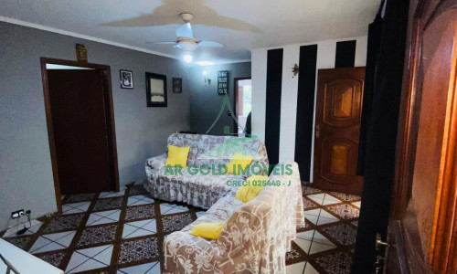 Prédio residencial à venda no Jardim São Jorge | 4 casas | 8 quartos | 3 vagas | 338m²