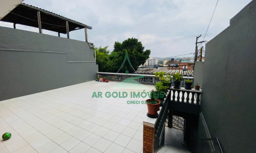 Prédio residencial à venda no Jardim São Jorge | 4 casas | 8 quartos | 3 vagas | 338m²