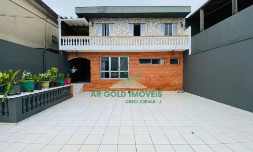 Prédio residencial à venda no Jardim São Jorge | 4 casas | 8 quartos | 3 vagas | 338m²