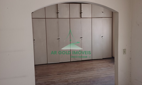 Casa à venda e locação | 360m² | 525m² terreno | Quintal | 8 vagas | Alto padrão