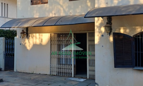 Casa à venda e locação | 360m² | 525m² terreno | Quintal | 8 vagas | Alto padrão