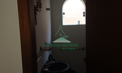 Casa à venda e locação | 360m² | 525m² terreno | Quintal | 8 vagas | Alto padrão