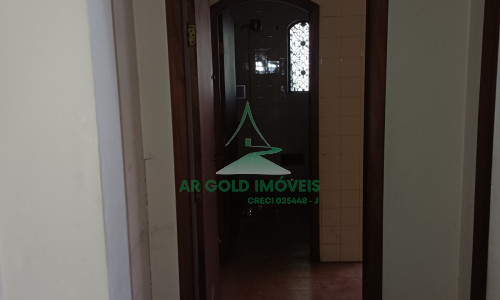 Casa à venda e locação | 360m² | 525m² terreno | Quintal | 8 vagas | Alto padrão