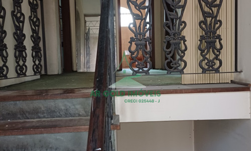 Casa à venda e locação | 360m² | 525m² terreno | Quintal | 8 vagas | Alto padrão