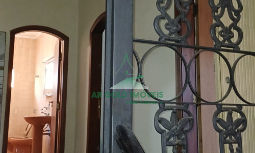 Casa à venda e locação | 360m² | 525m² terreno | Quintal | 8 vagas | Alto padrão